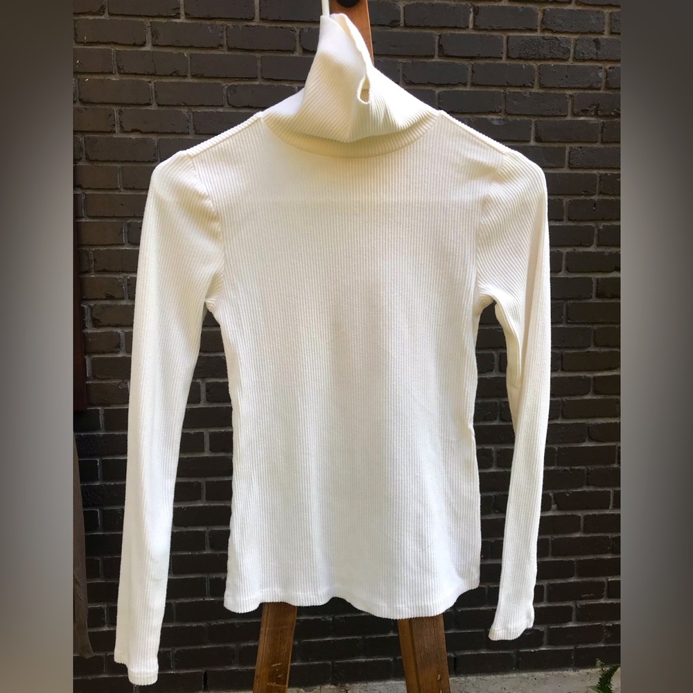 Old Navy Cream Turtleneck Small